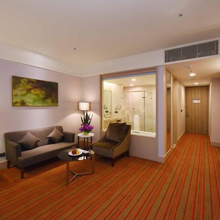 Fullon Hotel Taoyuan Airport Access Mrt A8 Guishan Exteriör bild Deluxe Room
