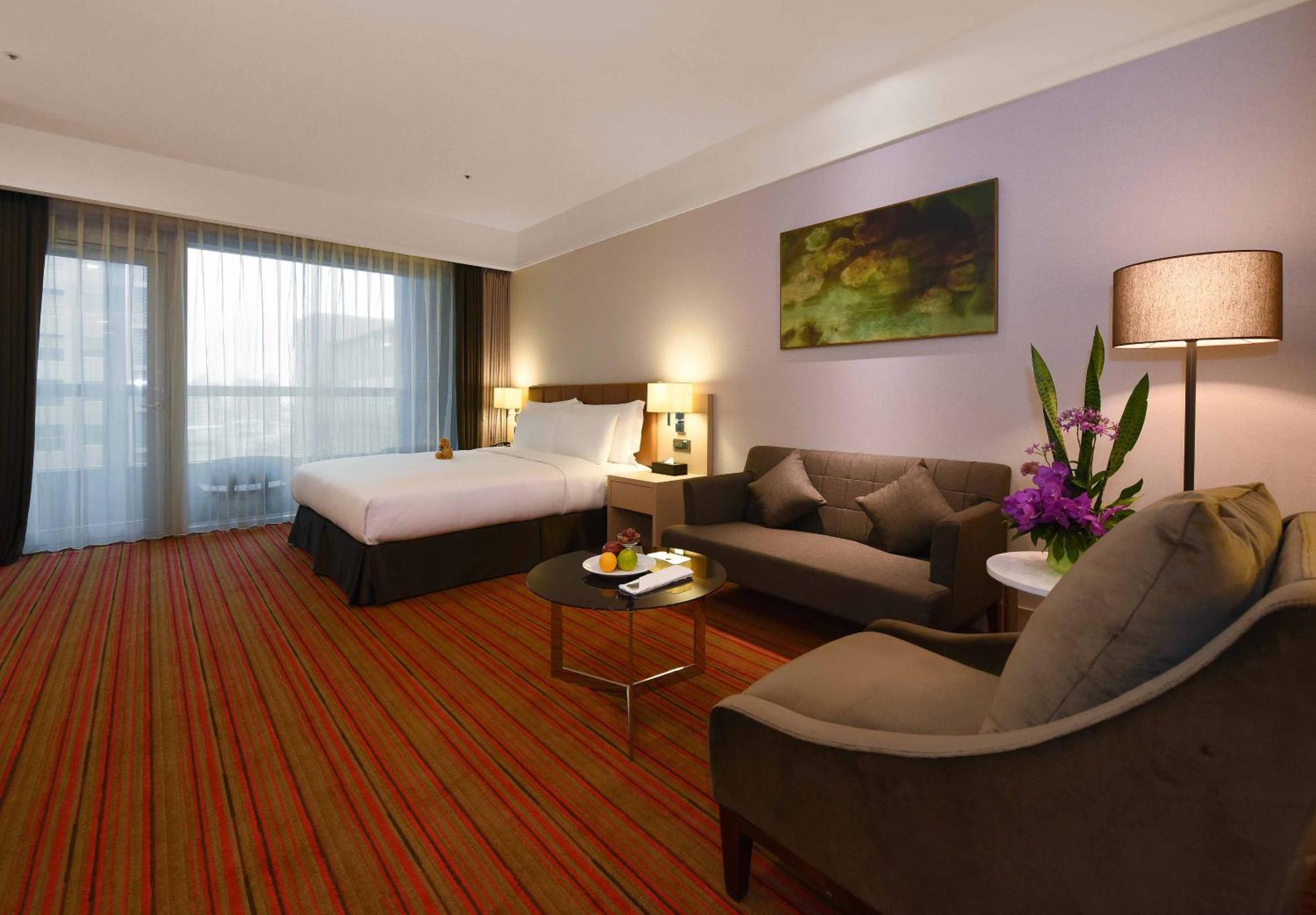 Fullon Hotel Taoyuan Airport Access Mrt A8 Guishan Exteriör bild Deluxe Room