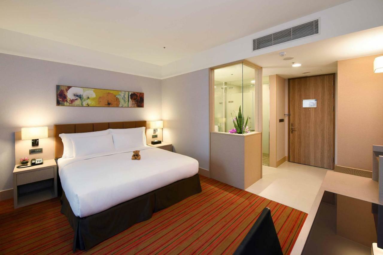 Fullon Hotel Taoyuan Airport Access Mrt A8 Guishan Exteriör bild A room at the hotel
